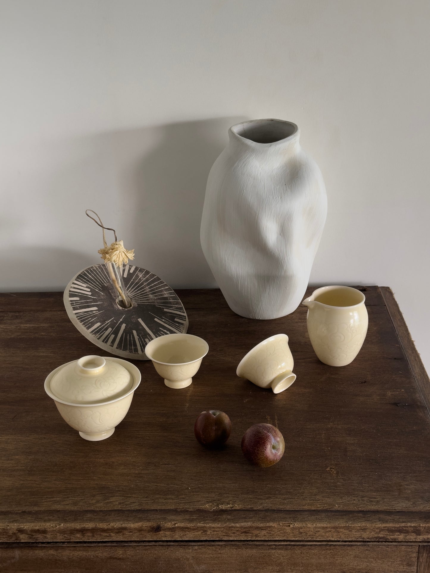 Pale Bloom | Honey Yellow Glaze Floral Relief Tea Set (Gaiwan)