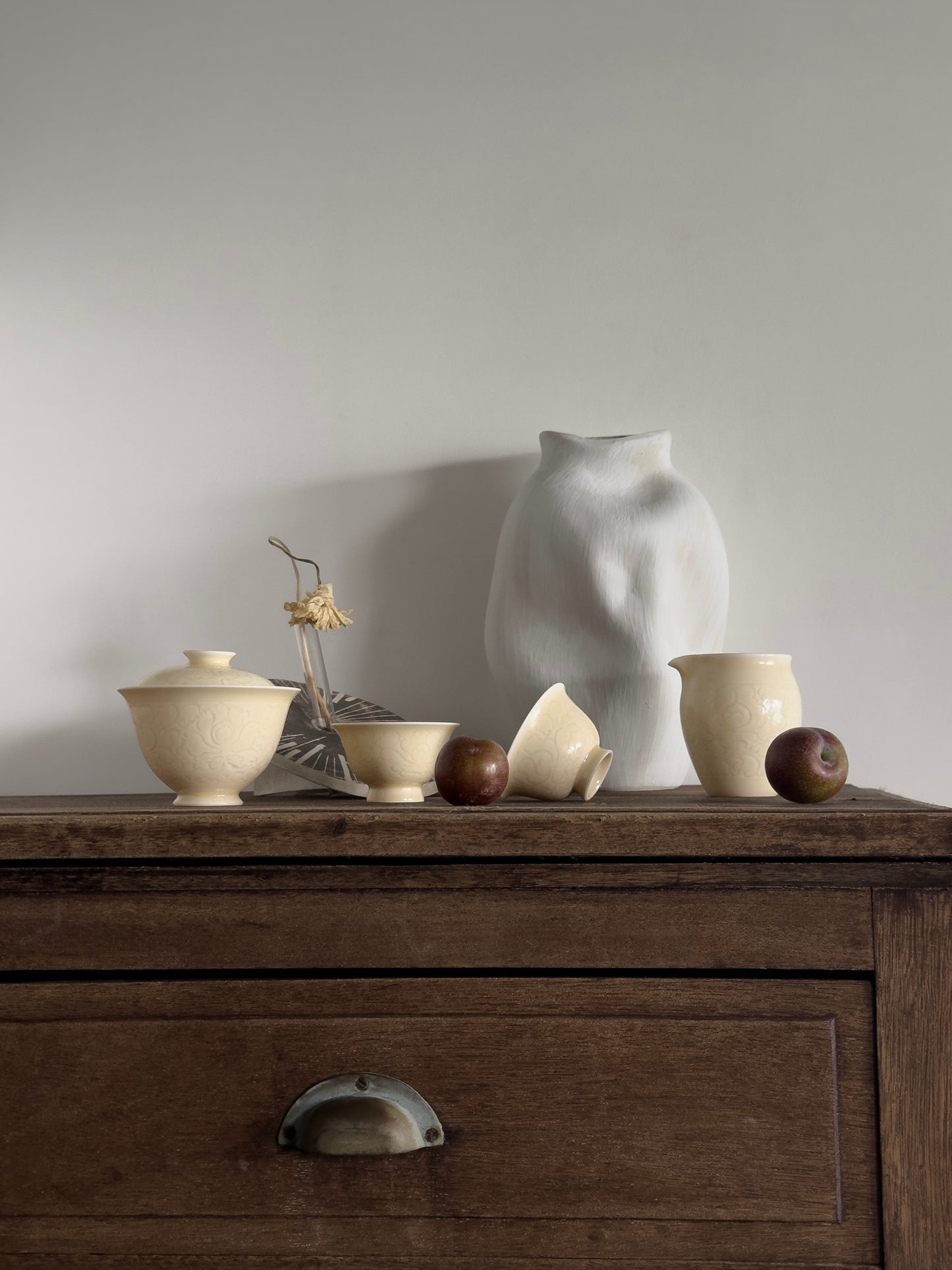 Pale Bloom | Honey Yellow Glaze Floral Relief Tea Set (Gaiwan)