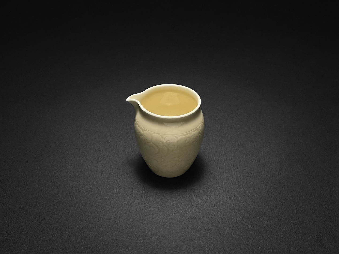 Pale Bloom | Honey Yellow Glaze Floral Relief Tea Set (Gaiwan)