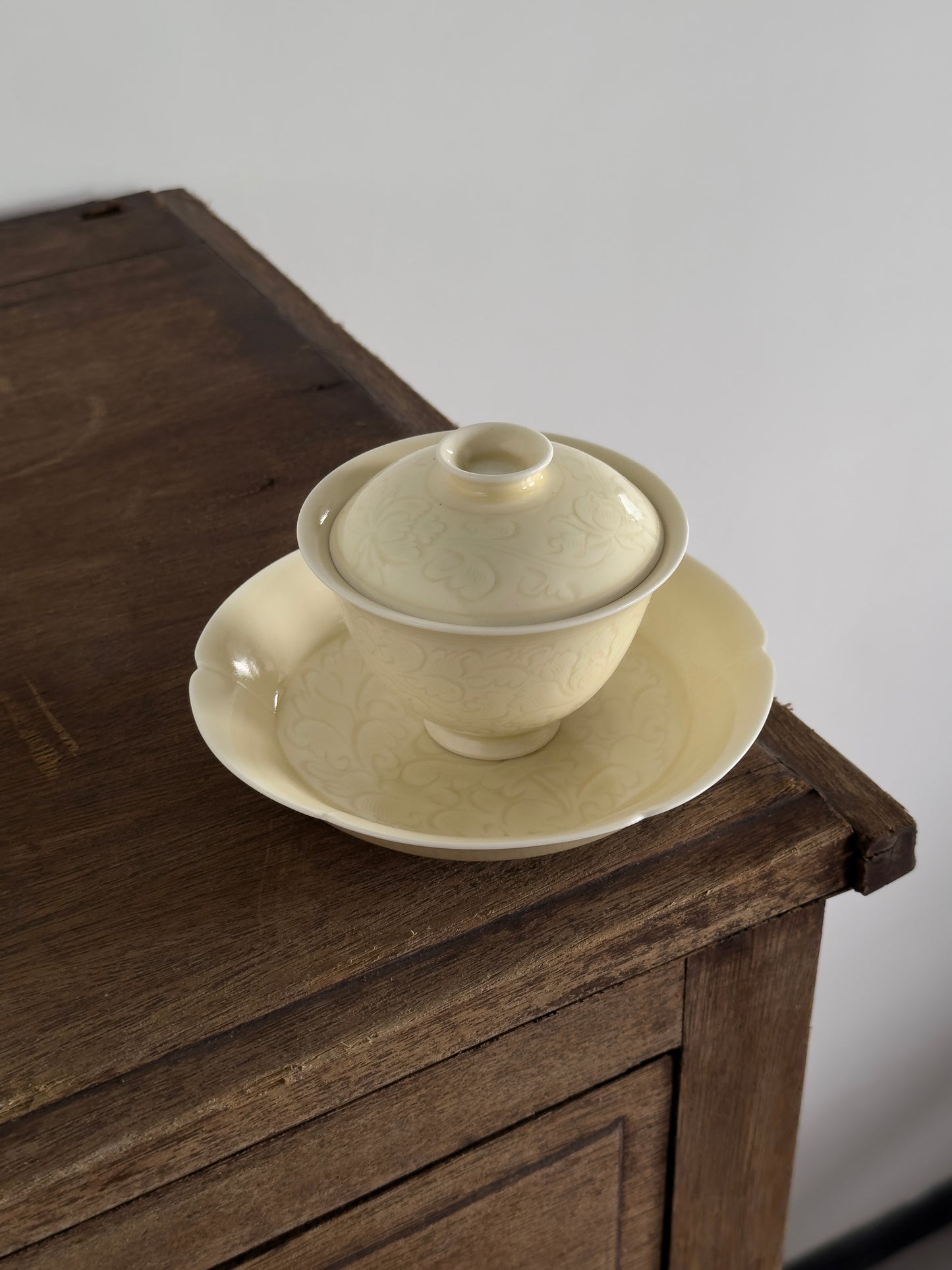 Pale Bloom | Honey Yellow Glaze  Floral Relief Gaiwan