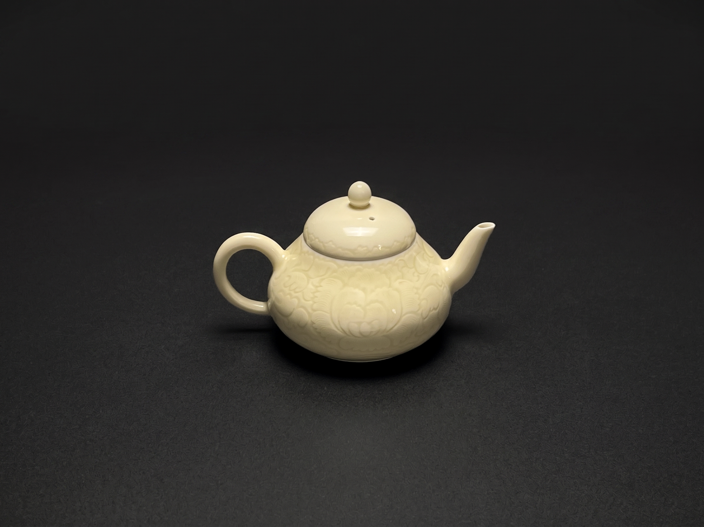Pale Bloom | Honey Yellow Glaze Floral Relief Tea Set (Teapot)