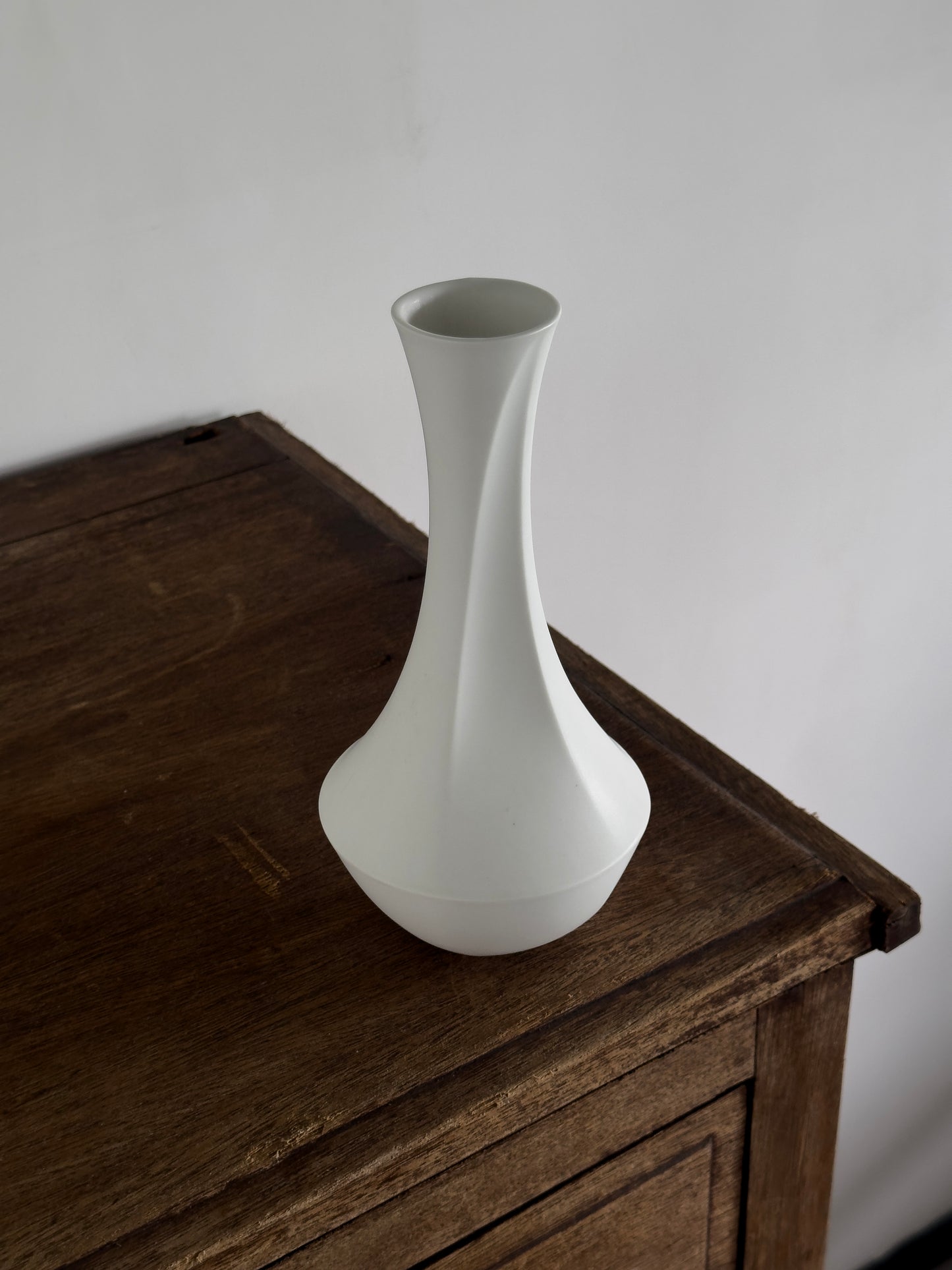 Micro Breeze | Paper White Vase