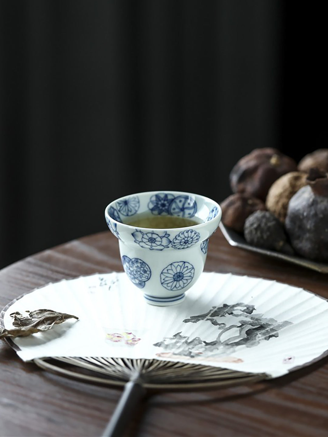 Jingdezhen Antique-Style Hand-Painted Wood-Fired Blue & White Gourd Cup – Scattered Medallion Motif