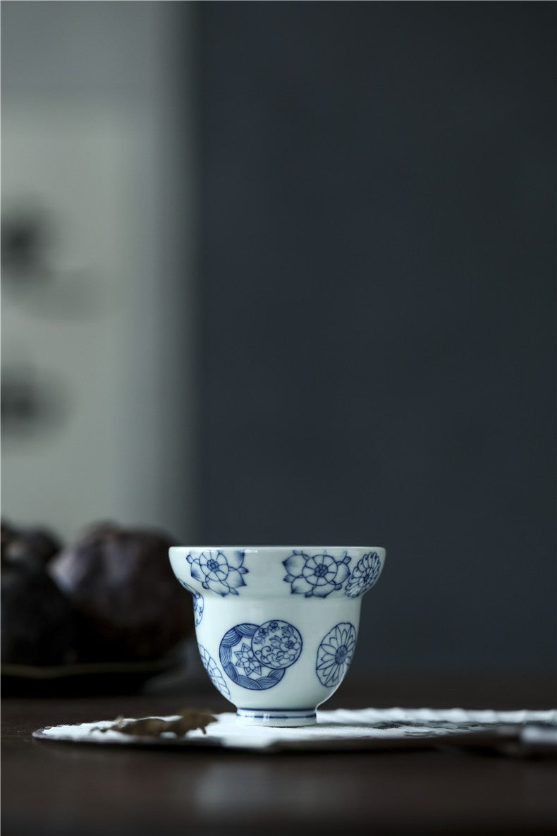 Jingdezhen Antique-Style Hand-Painted Wood-Fired Blue & White Gourd Cup – Scattered Medallion Motif