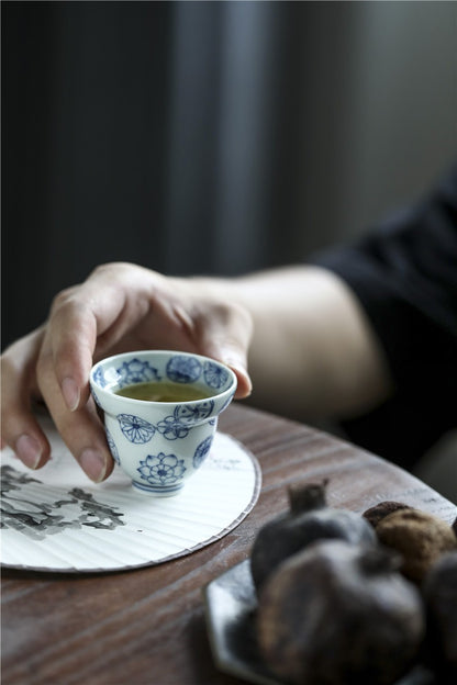 Jingdezhen Antique-Style Hand-Painted Wood-Fired Blue & White Gourd Cup – Scattered Medallion Motif