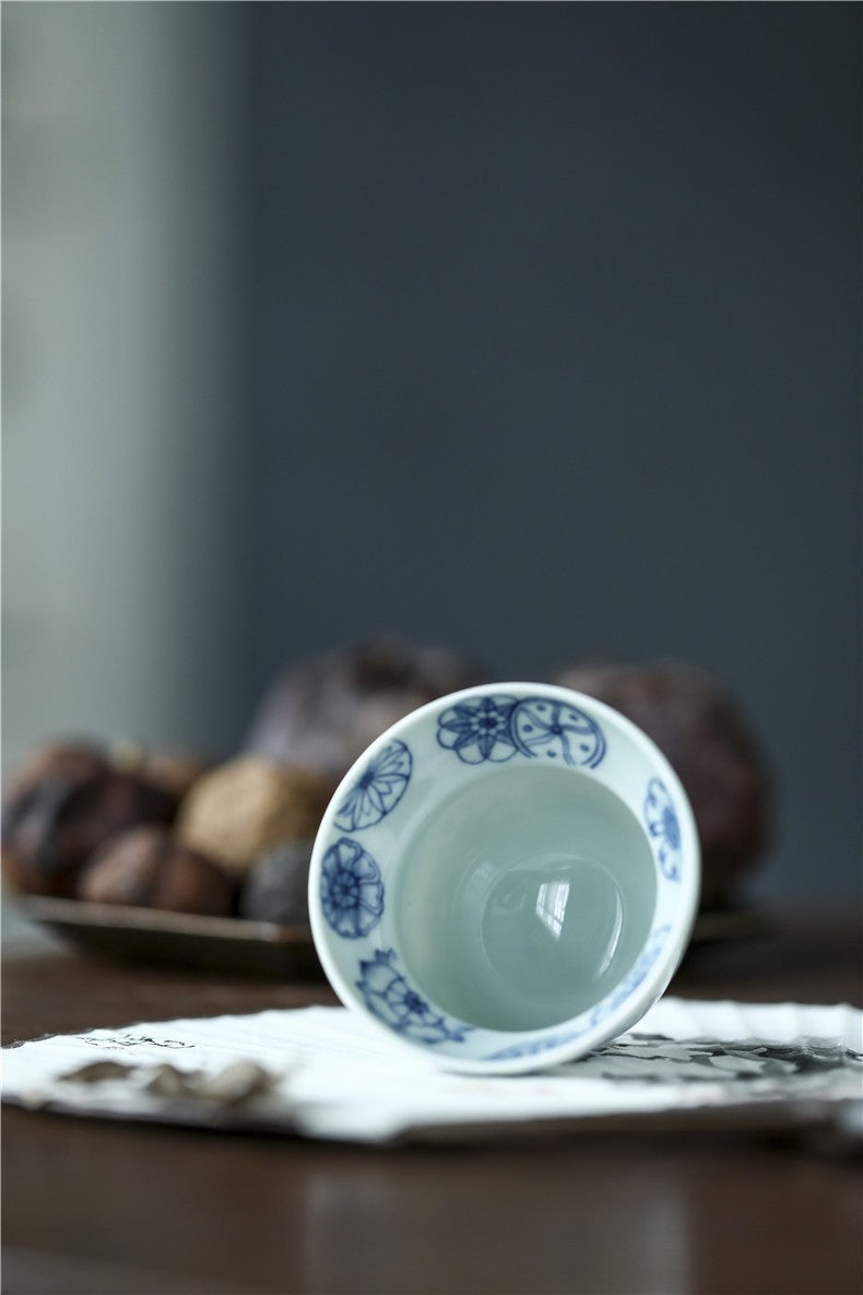 Jingdezhen Antique-Style Hand-Painted Wood-Fired Blue & White Gourd Cup – Scattered Medallion Motif