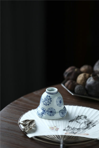 Jingdezhen Antique-Style Hand-Painted Wood-Fired Blue & White Gourd Cup – Scattered Medallion Motif