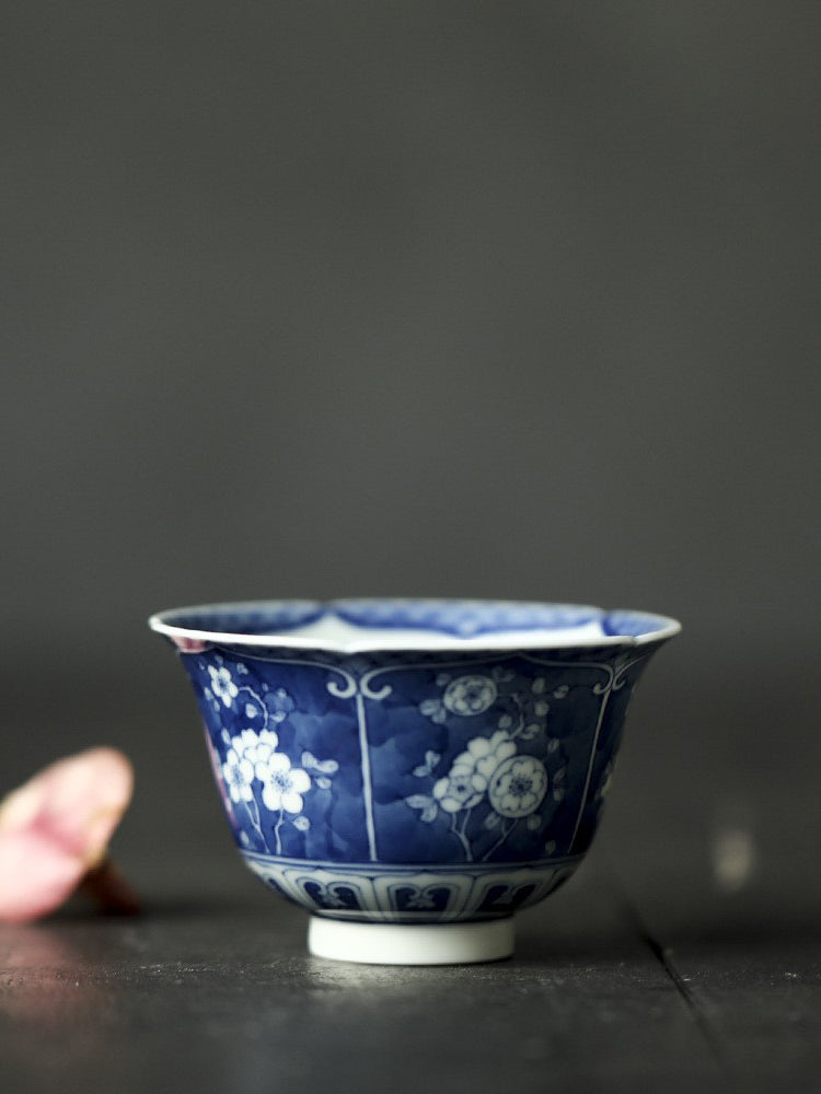 Jingdezhen Antique-Style Hand-Painted Wood-Fired Blue & White Teacup – Negative Space Floral Motif