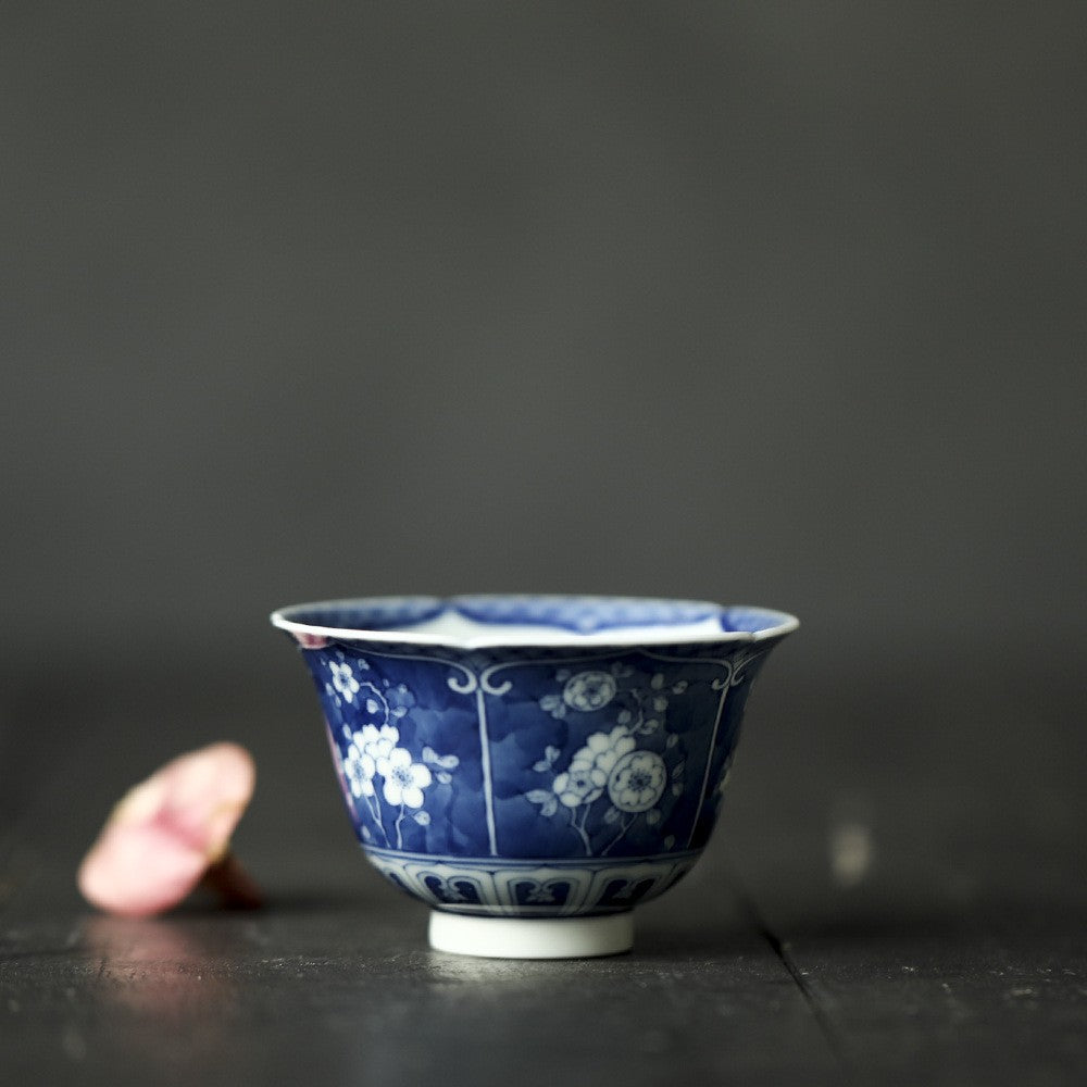 Jingdezhen Antique-Style Hand-Painted Wood-Fired Blue & White Teacup – Negative Space Floral Motif