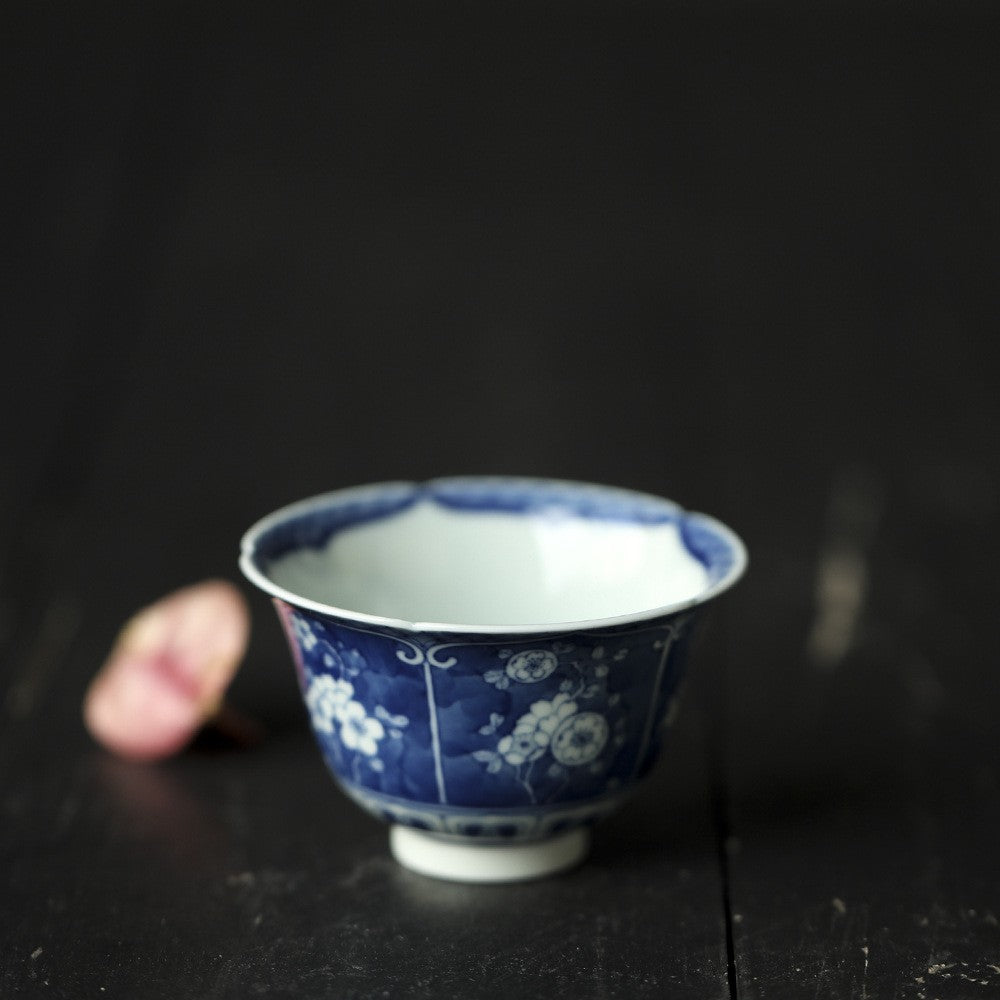 Jingdezhen Antique-Style Hand-Painted Wood-Fired Blue & White Teacup – Negative Space Floral Motif