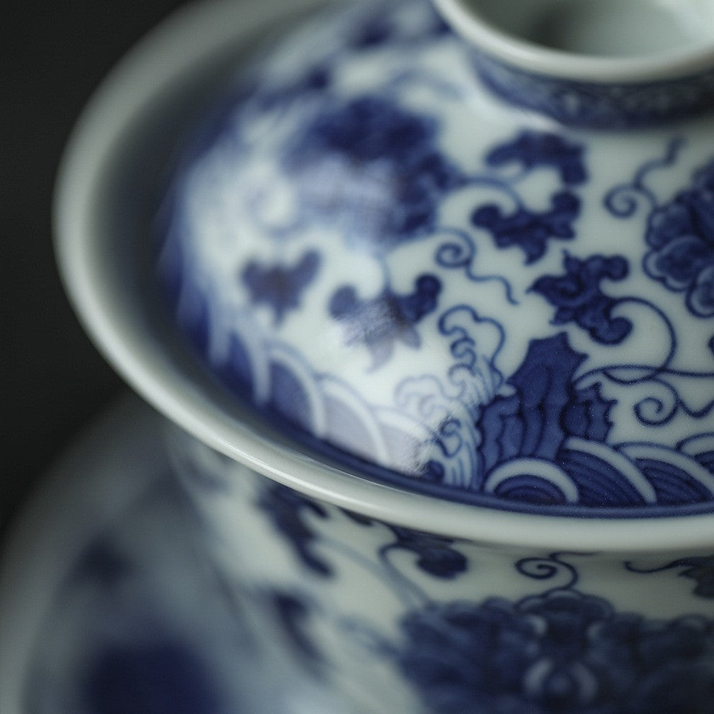 Antique-Style Hand-Painted Blue & White Sancai Gaiwan – Interlocking Peony Motif