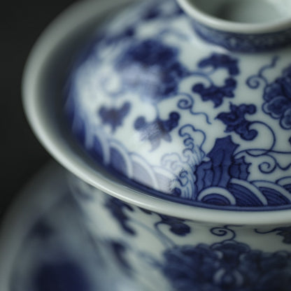 Antique-Style Hand-Painted Blue & White Sancai Gaiwan – Interlocking Peony Motif