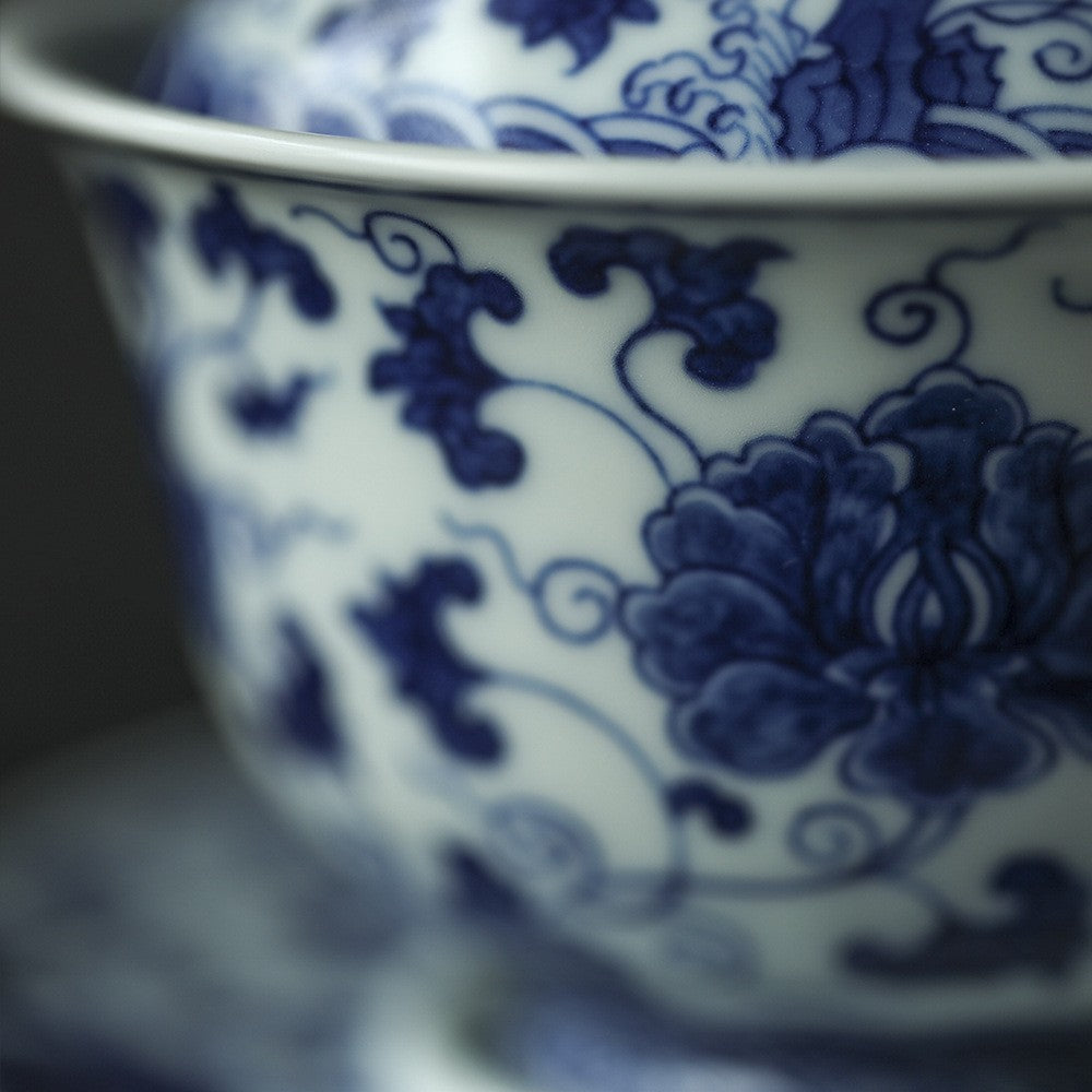 Antique-Style Hand-Painted Blue & White Sancai Gaiwan – Interlocking Peony Motif