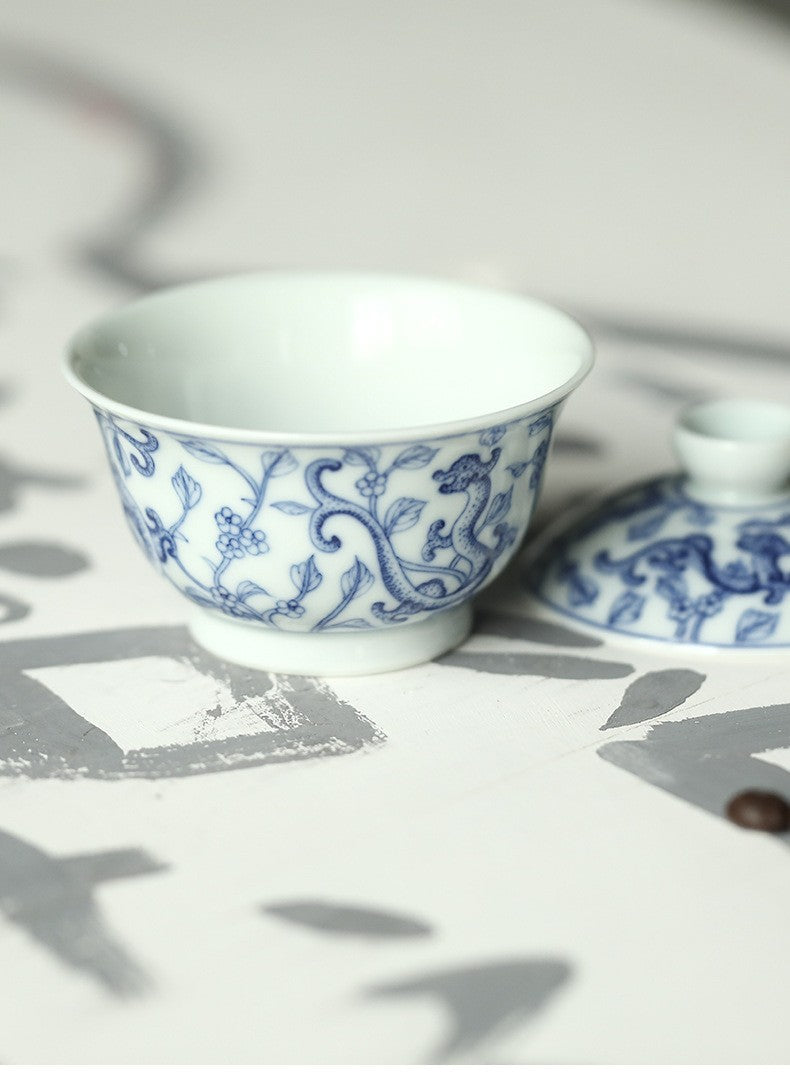 Jingdezhen Antique-Style Hand-Painted Blue & White Ercai Gaiwan – Stippled Dragon & Floral Motif