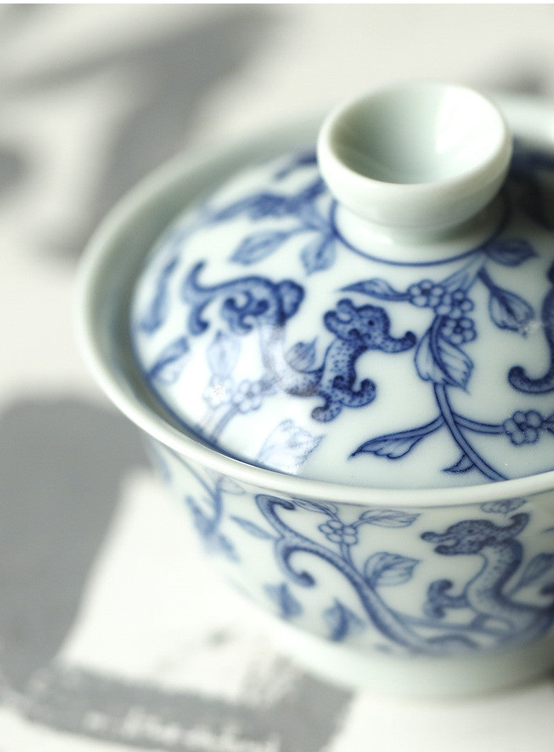 Jingdezhen Antique-Style Hand-Painted Blue & White Ercai Gaiwan – Stippled Dragon & Floral Motif