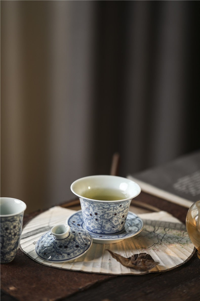 Jingdezhen Antique-Style Hand-Painted Blue & White Sancai Gaiwan – Baimiao Ice Plum Motif