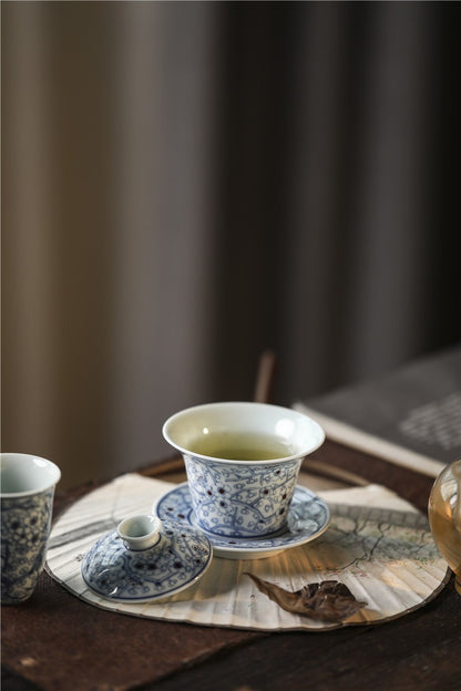 Jingdezhen Antique-Style Hand-Painted Blue & White Sancai Gaiwan – Baimiao Ice Plum Motif