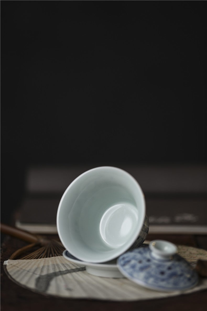 Jingdezhen Antique-Style Hand-Painted Blue & White Sancai Gaiwan – Baimiao Ice Plum Motif