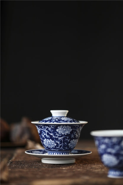 Jingdezhen Antique-Style Hand-Painted Wood-Fired Blue & White Sancai Gaiwan – Negative Space Interlocking Lotus Motif