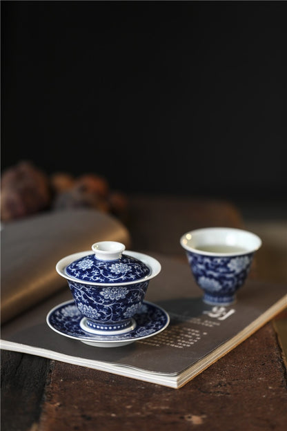 Jingdezhen Antique-Style Hand-Painted Wood-Fired Blue & White Sancai Gaiwan – Negative Space Interlocking Lotus Motif