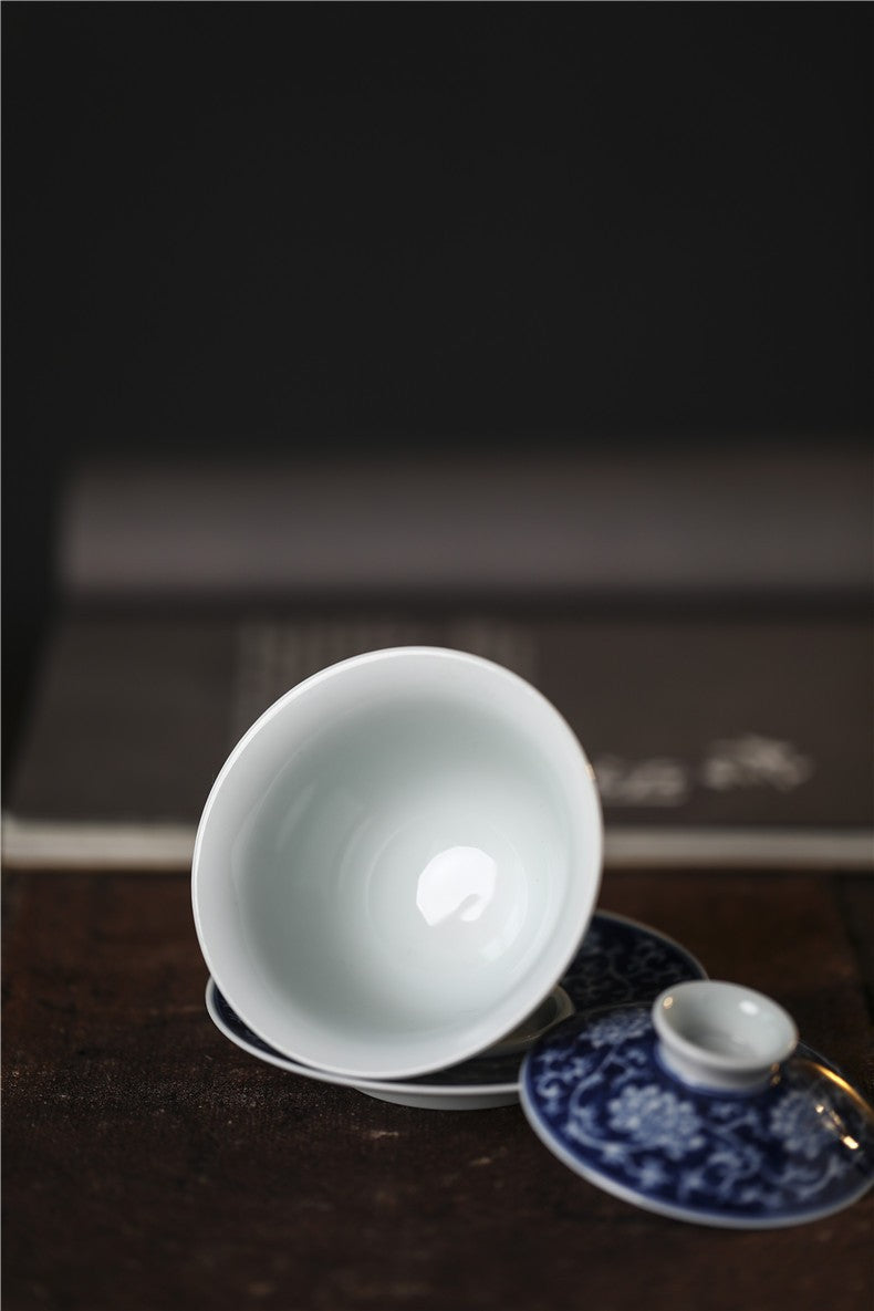 Jingdezhen Antique-Style Hand-Painted Wood-Fired Blue & White Sancai Gaiwan – Negative Space Interlocking Lotus Motif