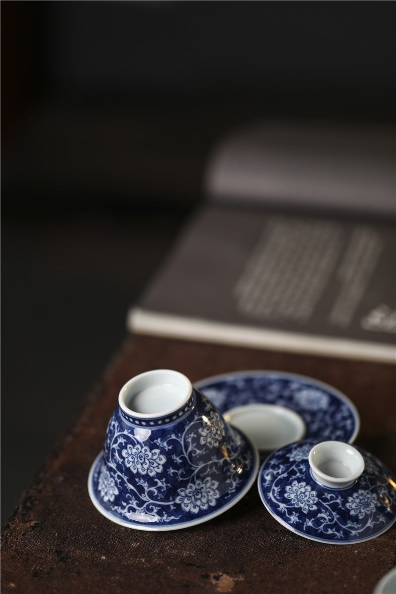 Jingdezhen Antique-Style Hand-Painted Wood-Fired Blue & White Sancai Gaiwan – Negative Space Interlocking Lotus Motif