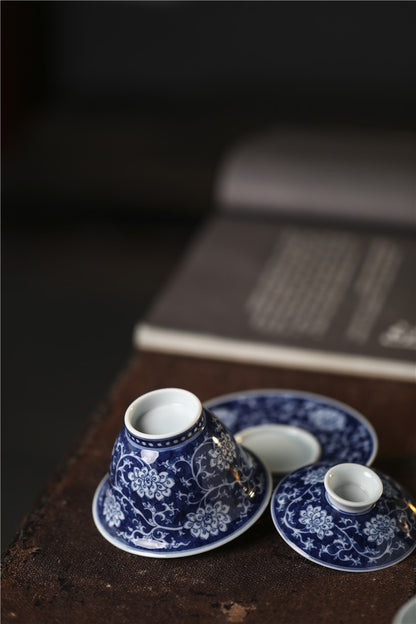 Jingdezhen Antique-Style Hand-Painted Wood-Fired Blue & White Sancai Gaiwan – Negative Space Interlocking Lotus Motif
