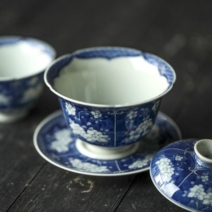 Jingdezhen Antique-Style Hand-Painted Wood-Fired Blue & White Sancai Gaiwan – Negative Space Floral Motif