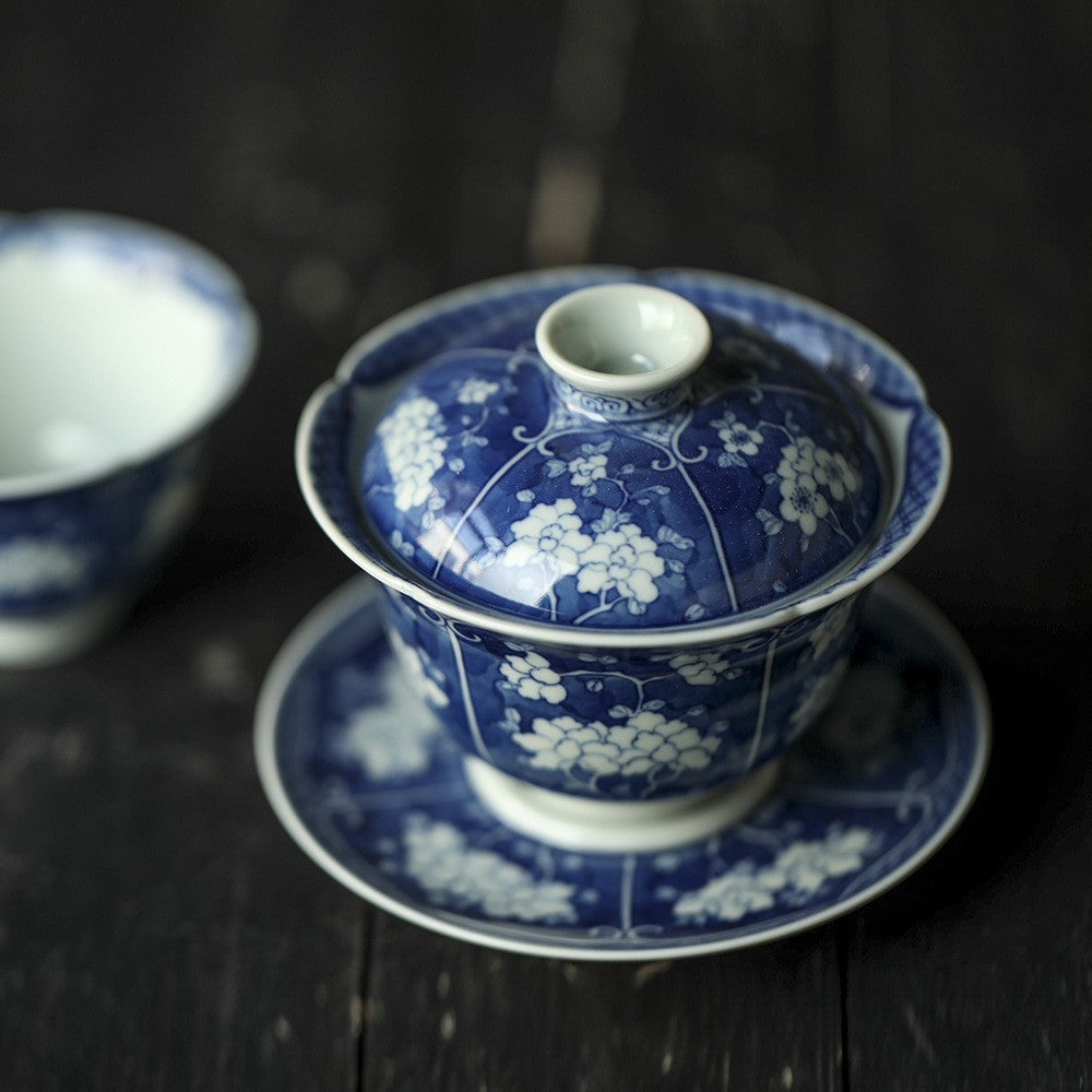 Jingdezhen Antique-Style Hand-Painted Wood-Fired Blue & White Sancai Gaiwan – Negative Space Floral Motif