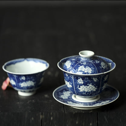 Jingdezhen Antique-Style Hand-Painted Wood-Fired Blue & White Sancai Gaiwan – Negative Space Floral Motif
