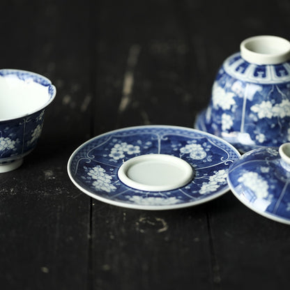 Jingdezhen Antique-Style Hand-Painted Wood-Fired Blue & White Sancai Gaiwan – Negative Space Floral Motif