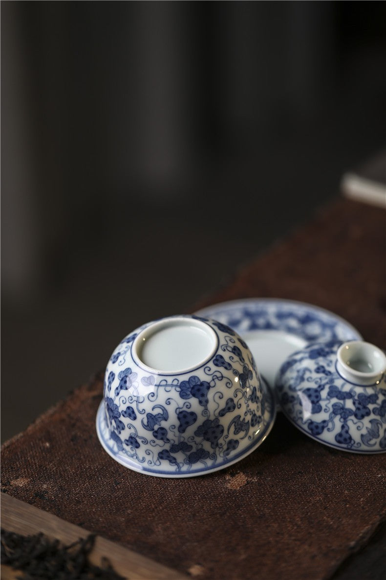 Jingdezhen Antique-Style Hand-Painted Wood-Fired Blue & White Sancai Gaiwan – Bats & Gourds Motif