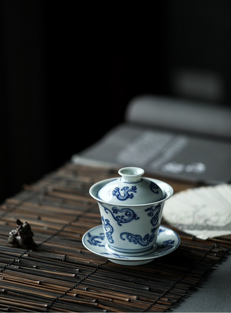 Jingdezhen Antique-Style Hand-Painted Wood-Fired Blue & White Sancai Gaiwan – Stippled Chilong Motif