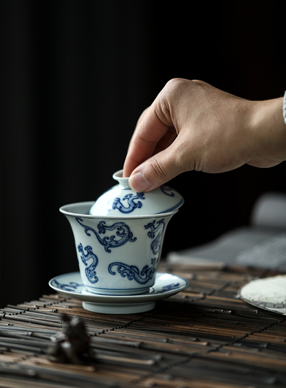 Jingdezhen Antique-Style Hand-Painted Wood-Fired Blue & White Sancai Gaiwan – Stippled Chilong Motif